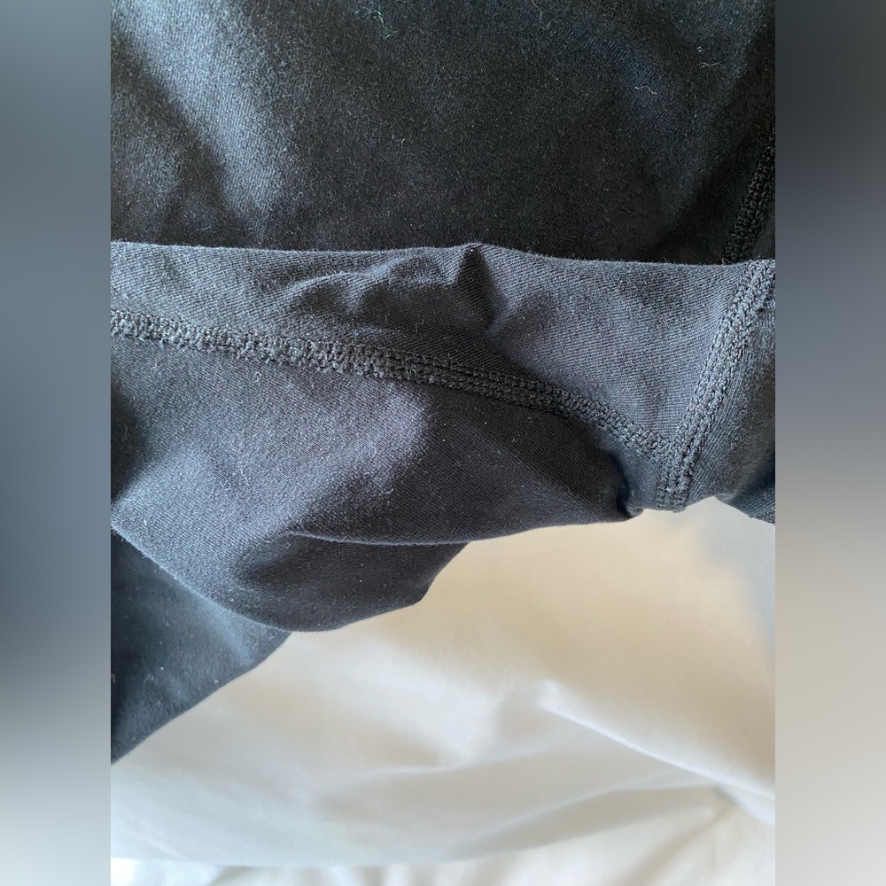 Lululemon Wunder Under Crop Black Size 6 Small hole in crotch - Picture 6 of 13
